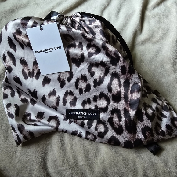 Generation Love Cream Slippers LARGE Slides Open Toe Faux Fur Comfort $85 NEW - Picture 6 of 6